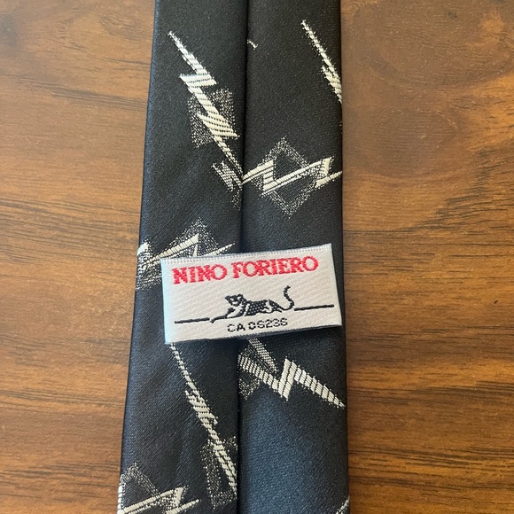Vintage Nino Foriero Tie with Lightening Bolt Pattern - Picture 5 of 8